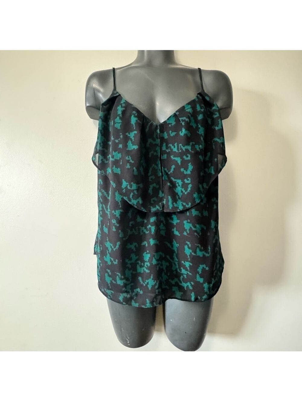 4/25 Guess Green and Black Sleeveless Camisole Bustier , lined. Adjustable strap